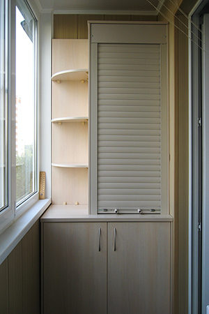 Шкаф на балкон с тумбой комбинированный